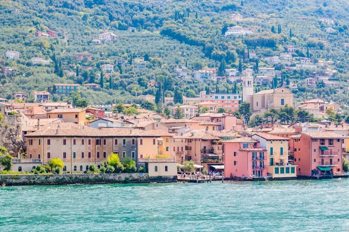 イタリアの気温は日本と似てる?都市別・月別の気候と旅行の服装ガイド